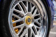 Load image into Gallery viewer, Strasse Wheels Carbon Fiber Center Lock Caps