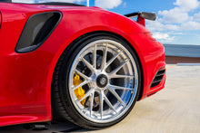 Load image into Gallery viewer, Strasse Wheels Carbon Fiber Center Lock Caps
